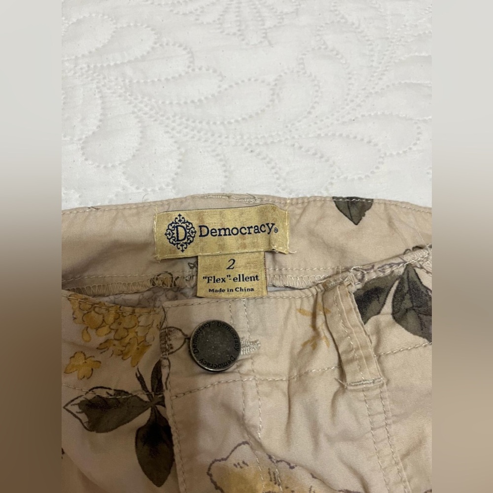 (18) Democracy Beige Floral Pants - Picture 3 of 12